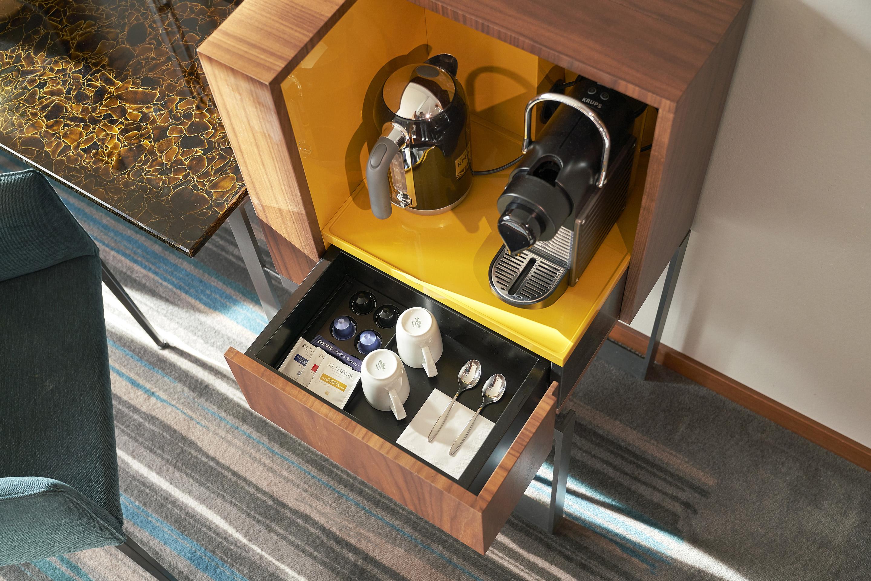 柏林库尔弗尔斯坦达姆索菲特酒店 外观 照片 A Nespresso coffee machine in a hotel room