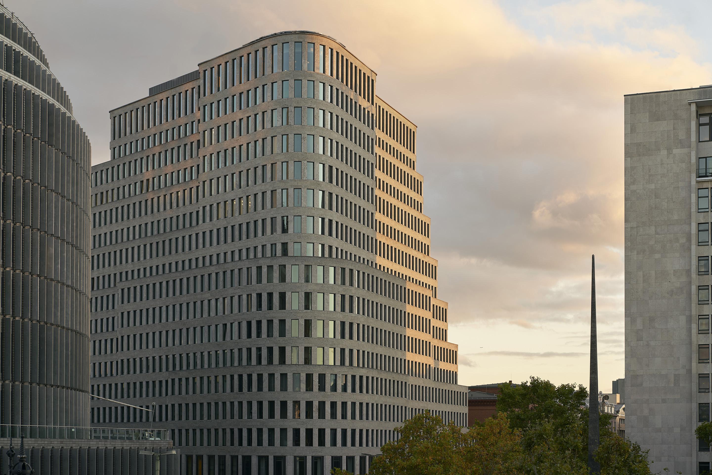 柏林库尔弗尔斯坦达姆索菲特酒店 外观 照片 The building of the Federal Ministry of the Interior, Berlin